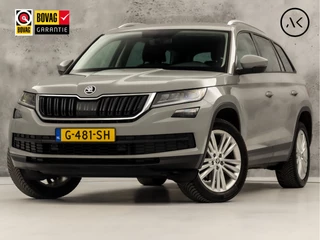 Škoda Kodiaq 1.5 TSI Sport 7 Persoons 150Pk Automaat (APPLE CARPLAY, GROOT NAVI, LEDER/ALCANTARA, CAMERA, TREKHAAK, SPORTSTOELEN, KEYLESS, GETINT GLAS, CRUISE, NIEUWE APK, NIEUWSTAAT)