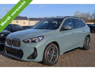 BMW X1 xDrive23i M Sport Panoramadak Trekhaak Head-Up Display Leder ACC Stoelverwarming Harman-Kardon Carplay 360 Camera Stuurwielverwarming