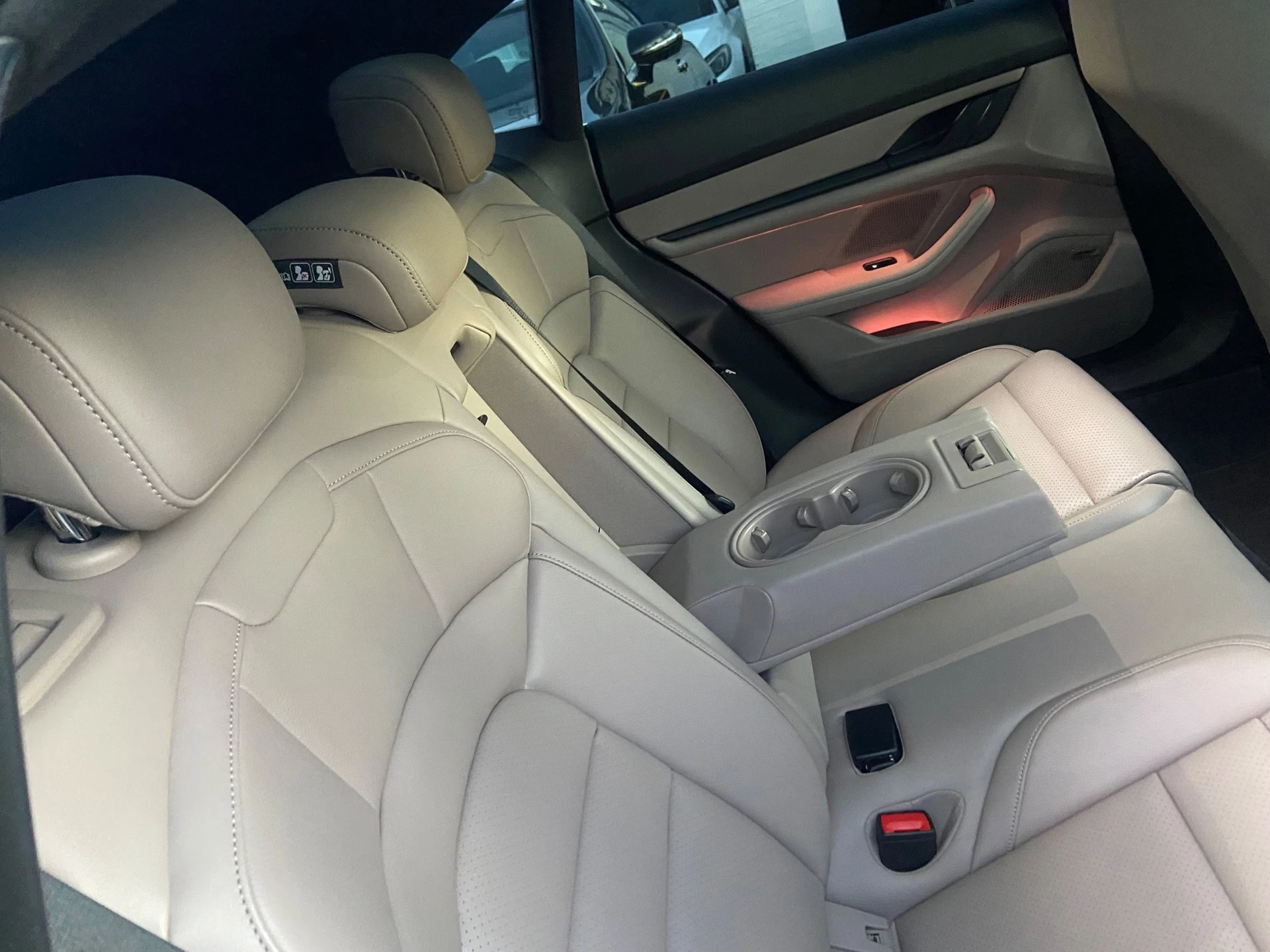 Hoofdafbeelding Porsche Taycan