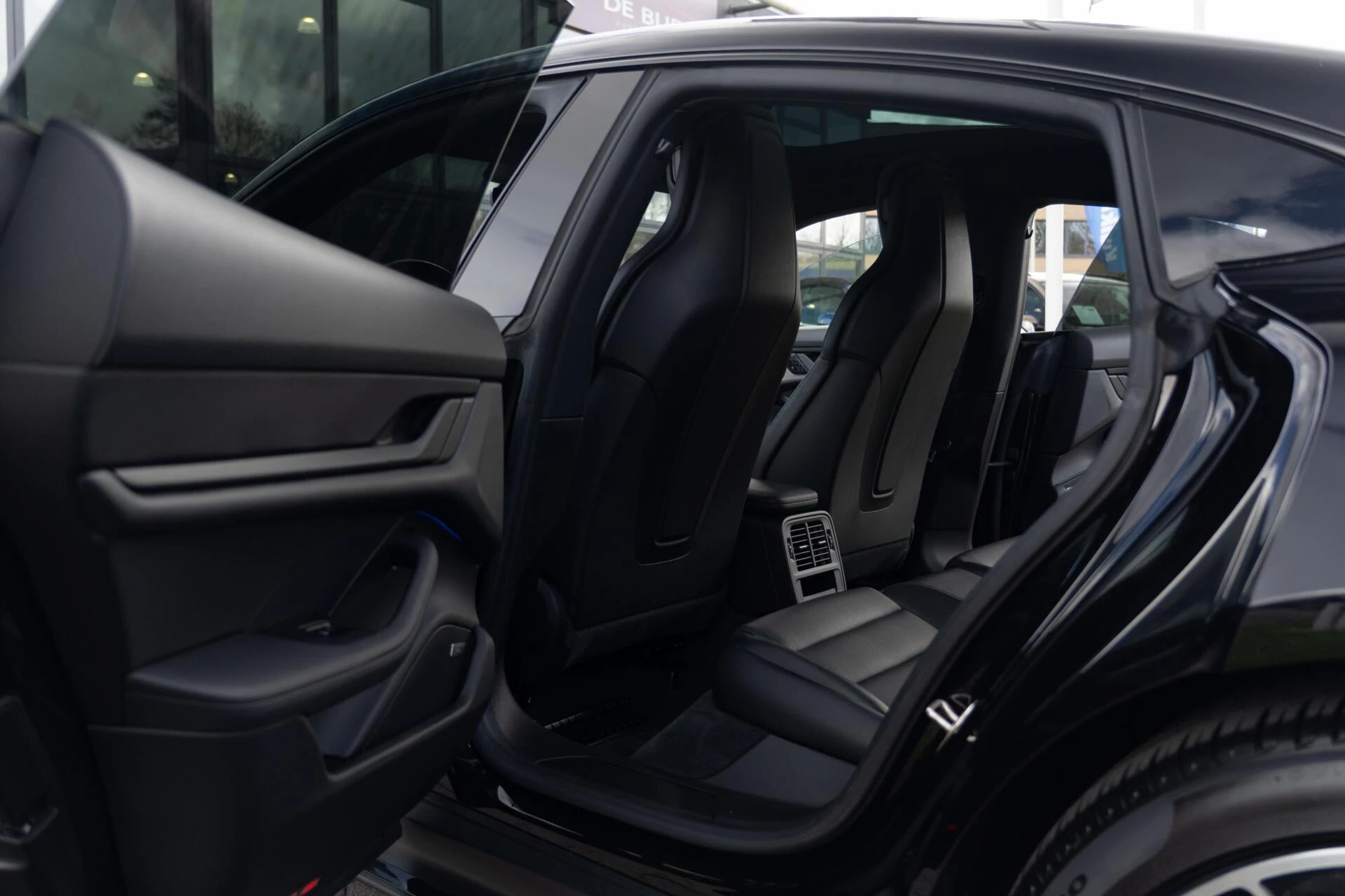 Hoofdafbeelding Porsche Taycan