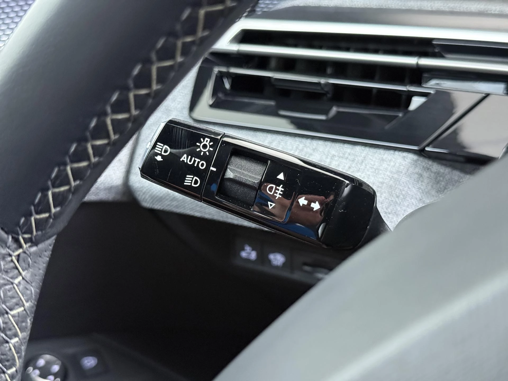Hoofdafbeelding Peugeot e-5008