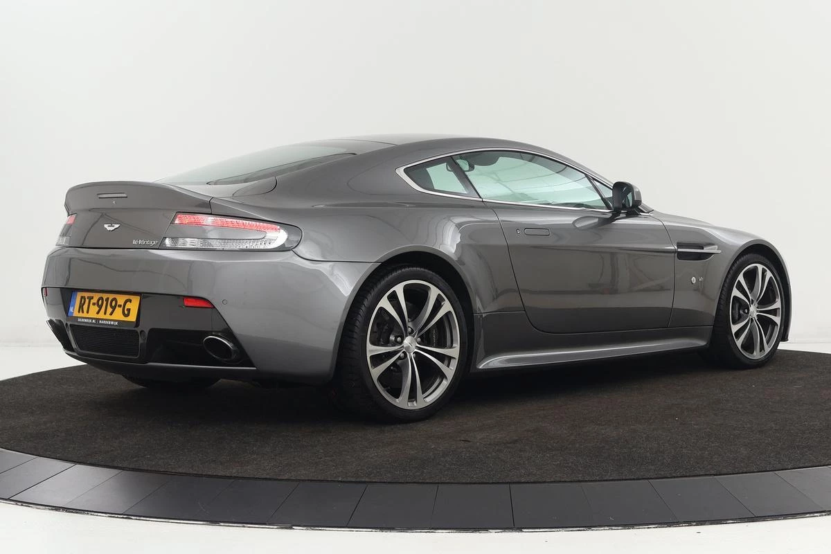 Hoofdafbeelding Aston Martin V12 Vantage