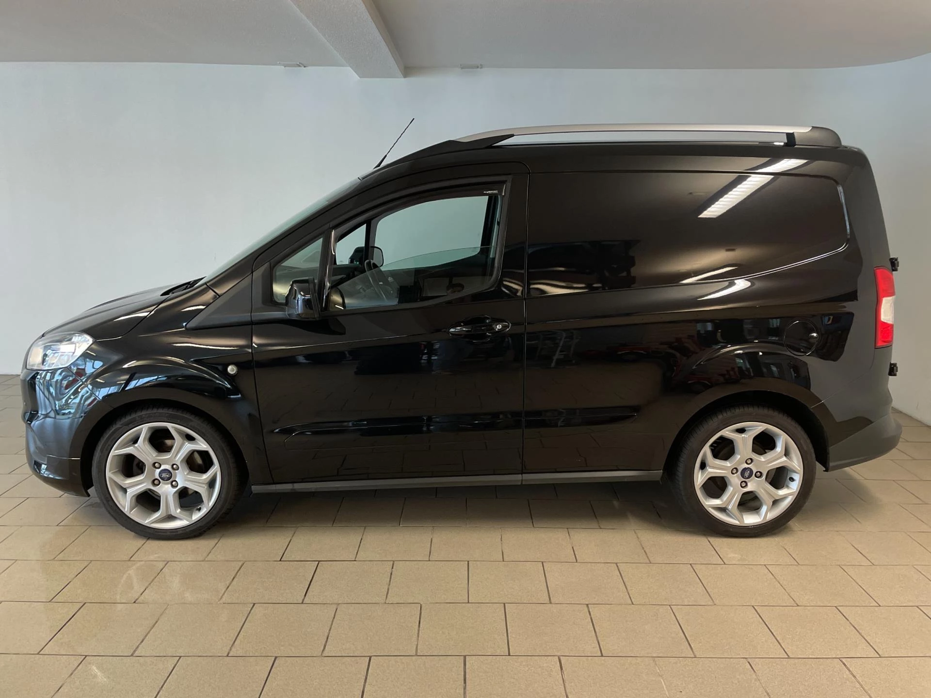 Hoofdafbeelding Ford Transit Courier
