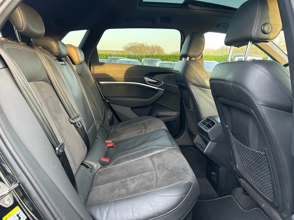 Hoofdafbeelding Audi e-tron