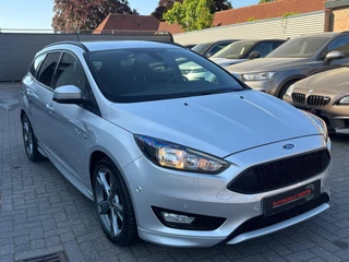 Ford Focus Wagon 1.5 ST-Line | Achteruitrijcamera | Trekhaak | SPORT | Climatronic airco | Sportvelgen | Navigatie / Multimedia |