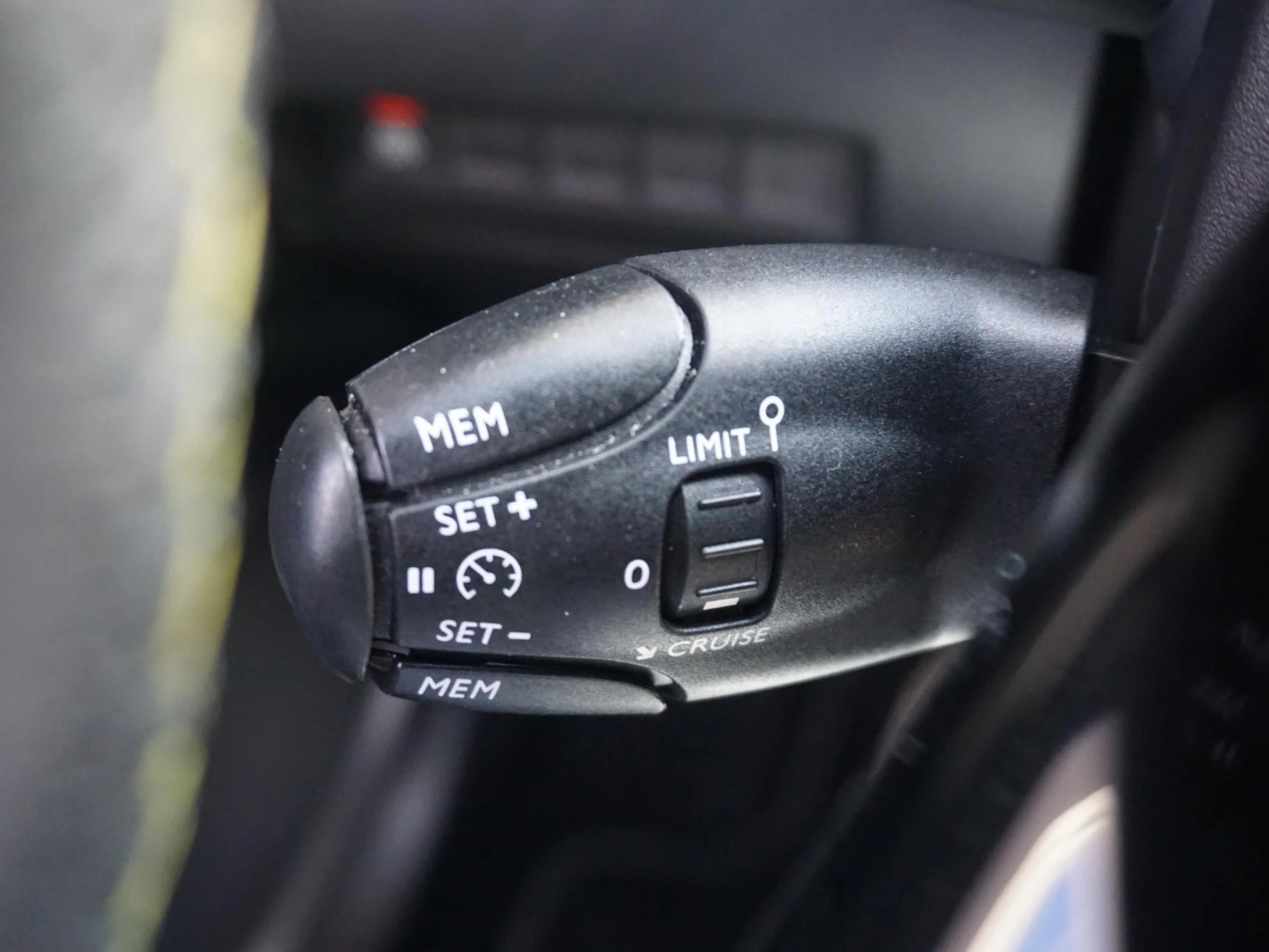 Hoofdafbeelding Peugeot e-2008