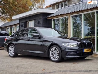 BMW 5-serie 520i High Executive (Schuifdak / Leder / Sportstoelen / Adaptieve cruise / Led / Parkeersensoren V & A / Camera)