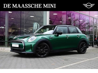 MINI Cooper Hatchback Classic Automaat / Sportstoelen / Stoelverwarming / LED / Cruise Control / Driving Assistant / Achteruitrijcamera / Comfort Access