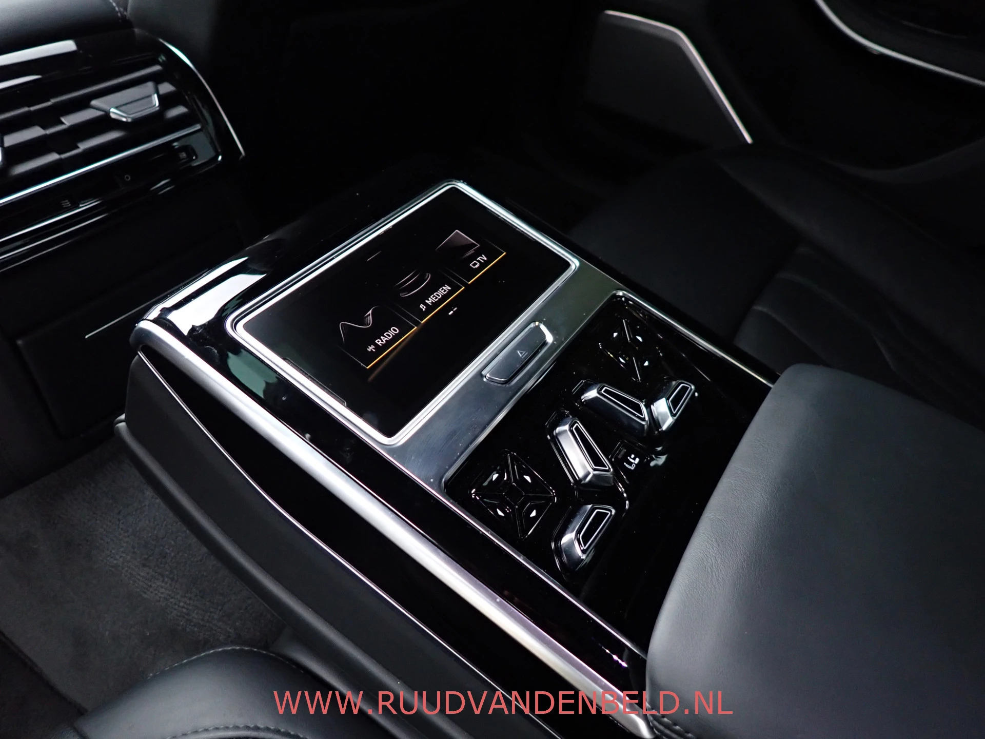 Hoofdafbeelding Audi A8