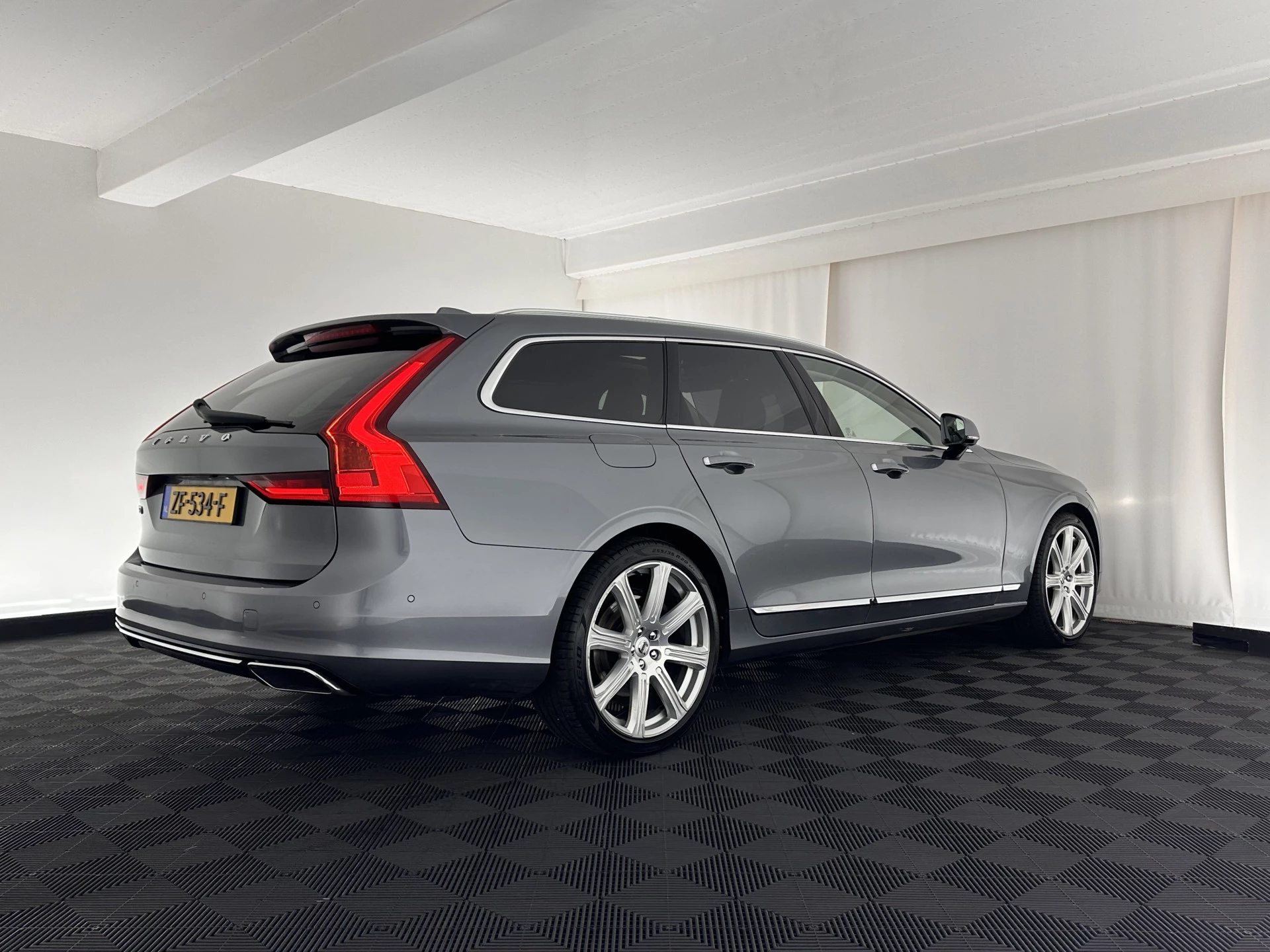 Hoofdafbeelding Volvo V90