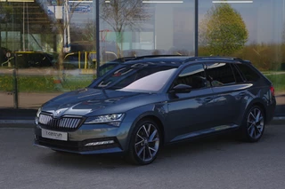 Hoofdafbeelding Škoda Superb Škoda Superb Combi 1.4 TSI iV Sportline Business, Trekhaak, 19" LM, Adap. Cruise Control