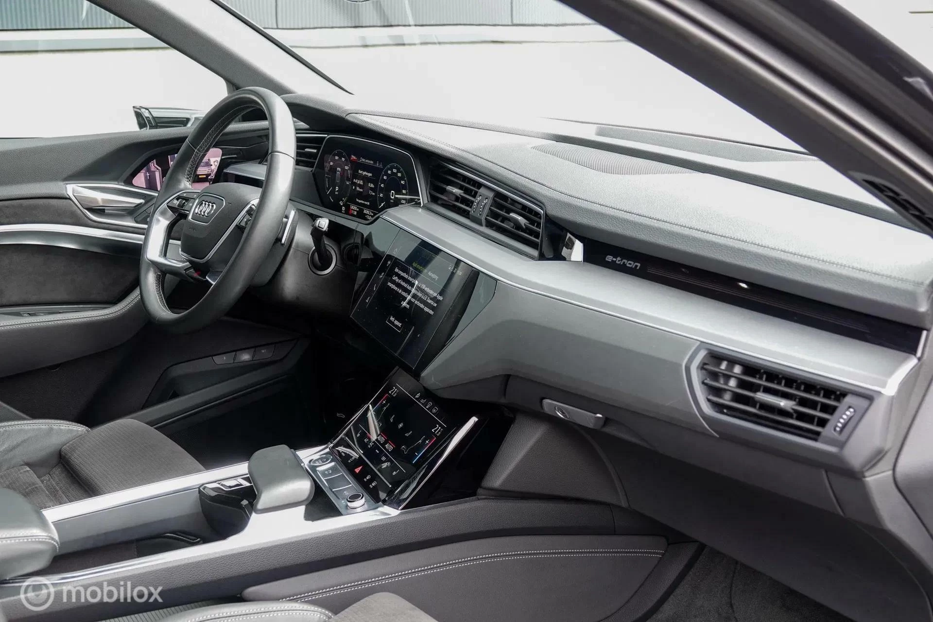 Hoofdafbeelding Audi e-tron