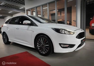 Hoofdafbeelding Ford Focus Ford Focus Wagon 1.0 ST-Line 2017 AIRCO VELGEN STOELVERW. NE APKMM STOELVEREMM