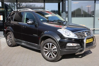 Hoofdafbeelding SsangYong Rexton SsangYong Rexton RX 200 e-XDI QUARTZ A/T 5 ZITS MARGE