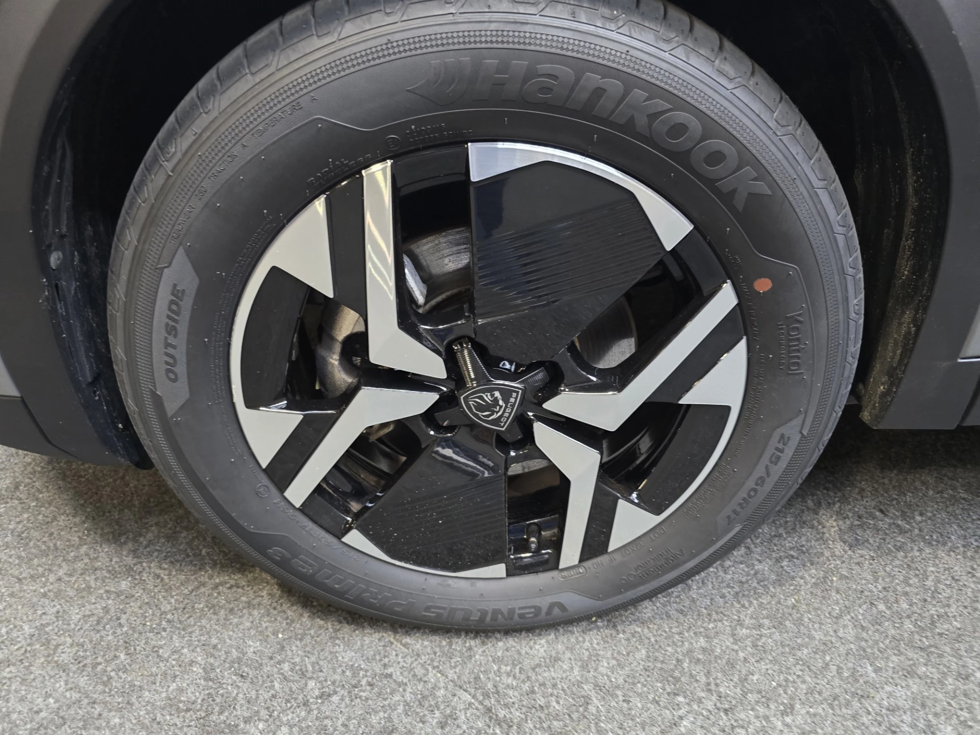 Hoofdafbeelding Peugeot e-2008