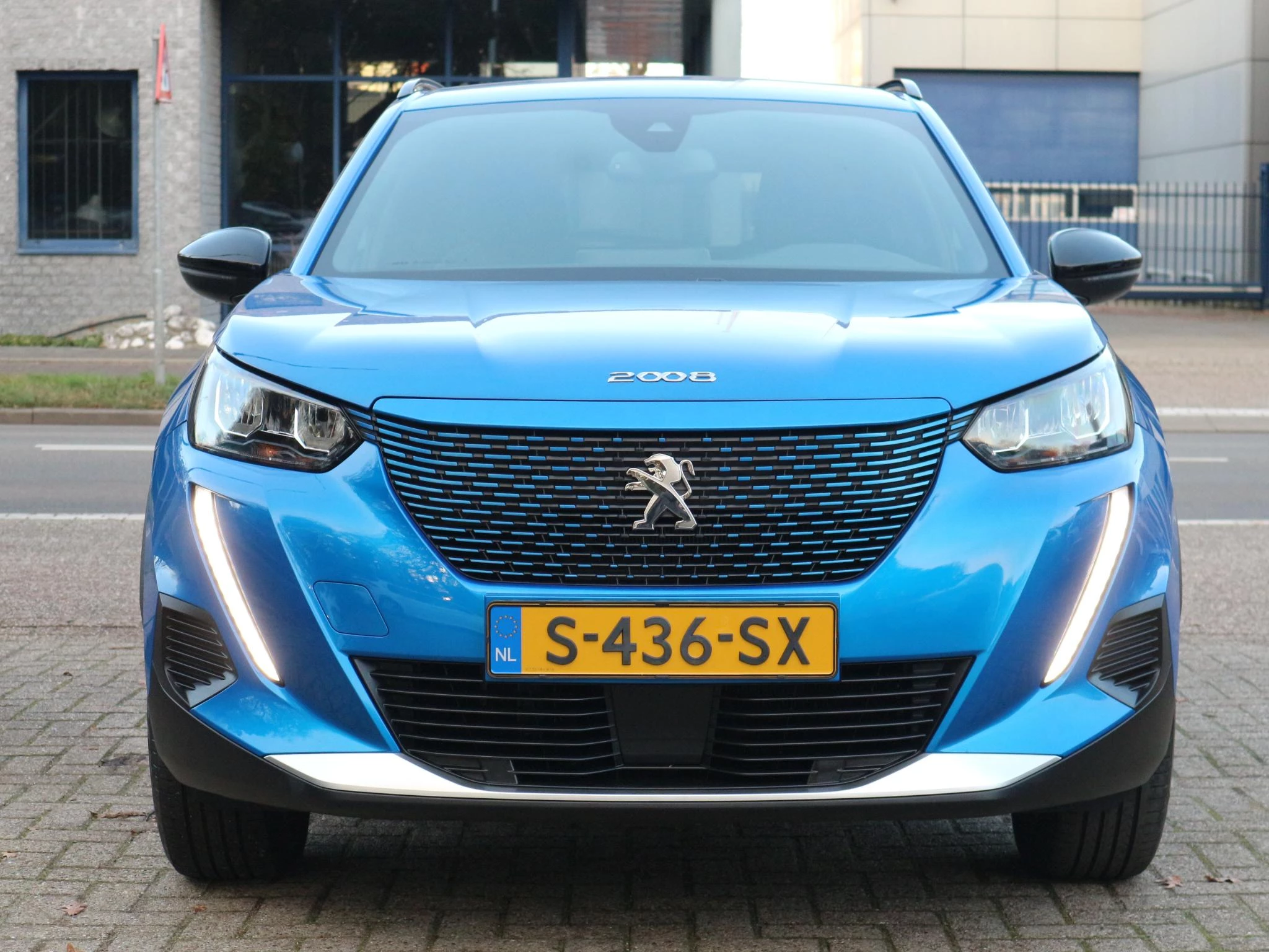 Hoofdafbeelding Peugeot e-2008