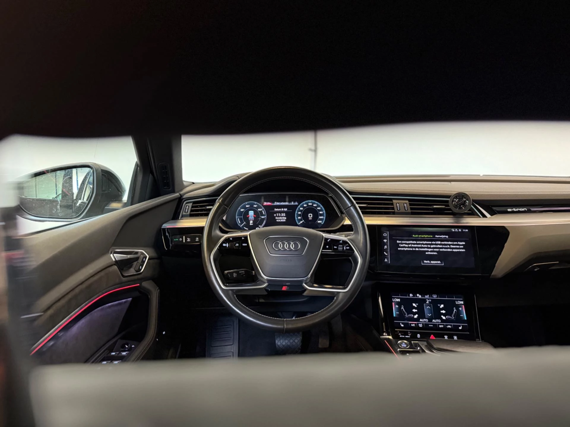Hoofdafbeelding Audi e-tron