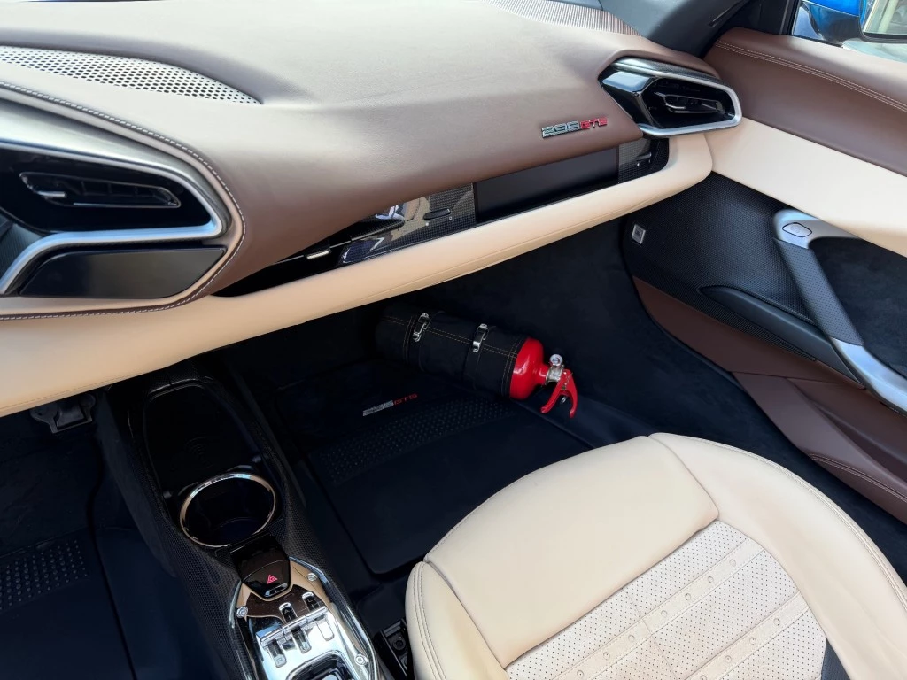 Hoofdafbeelding Ferrari 296