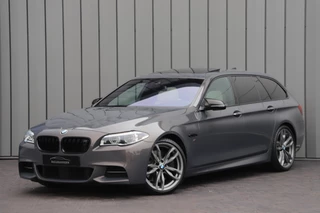 BMW 5 Serie Touring M550xd | Luchtvering | Head-up | Massage | Bang&Olufsen | Entertainment achter | Keyless | Stoelkoeling | ACC | 2016.
