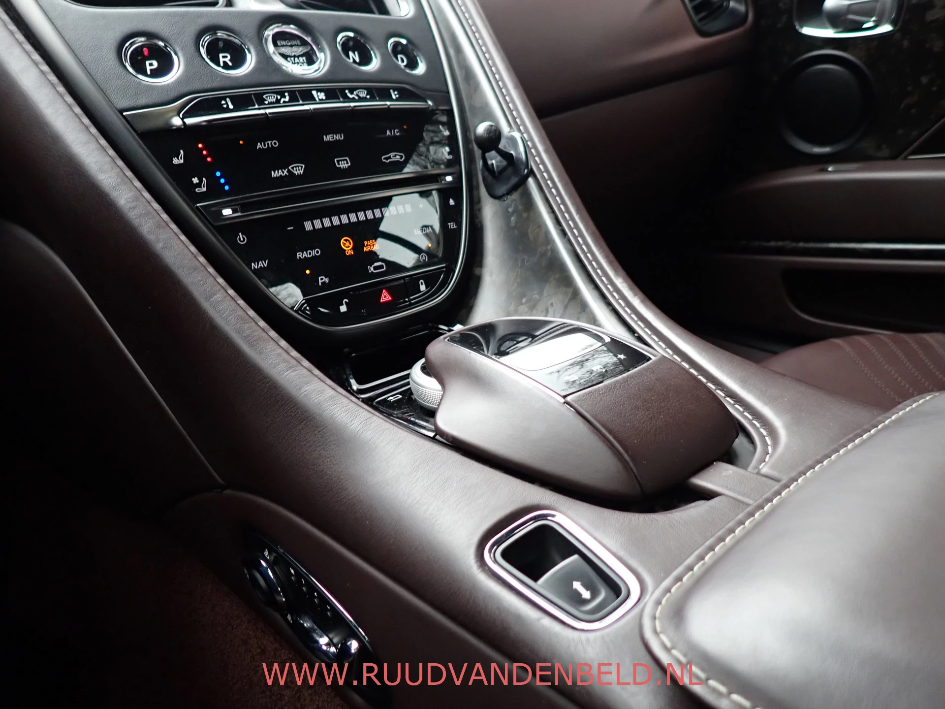 Hoofdafbeelding Aston Martin DB11