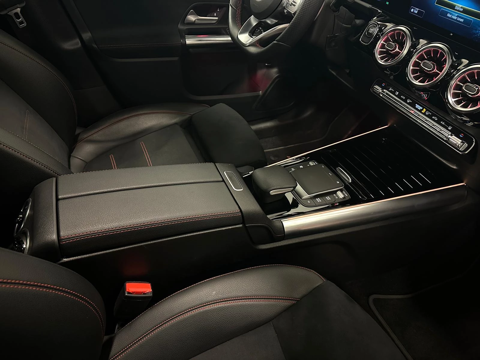 Hoofdafbeelding Mercedes-Benz EQA