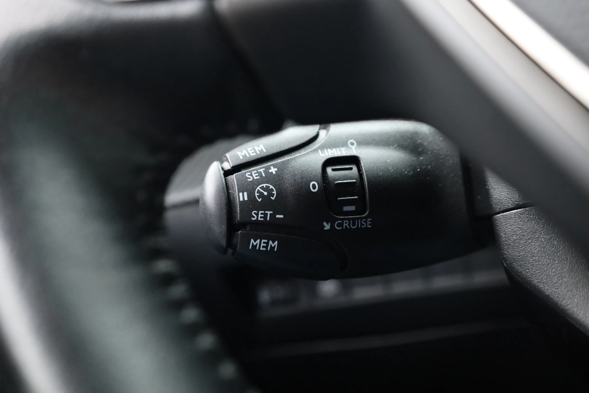 Hoofdafbeelding Peugeot e-2008