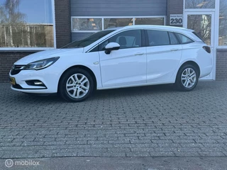 Hoofdafbeelding Opel Astra Opel Astra Sports Tourer 1.0 Business+ ECC-AIRCO/NAVI/CRUISE