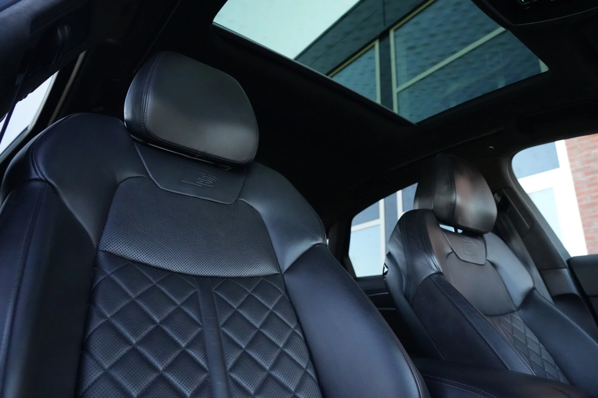 Hoofdafbeelding Audi S8