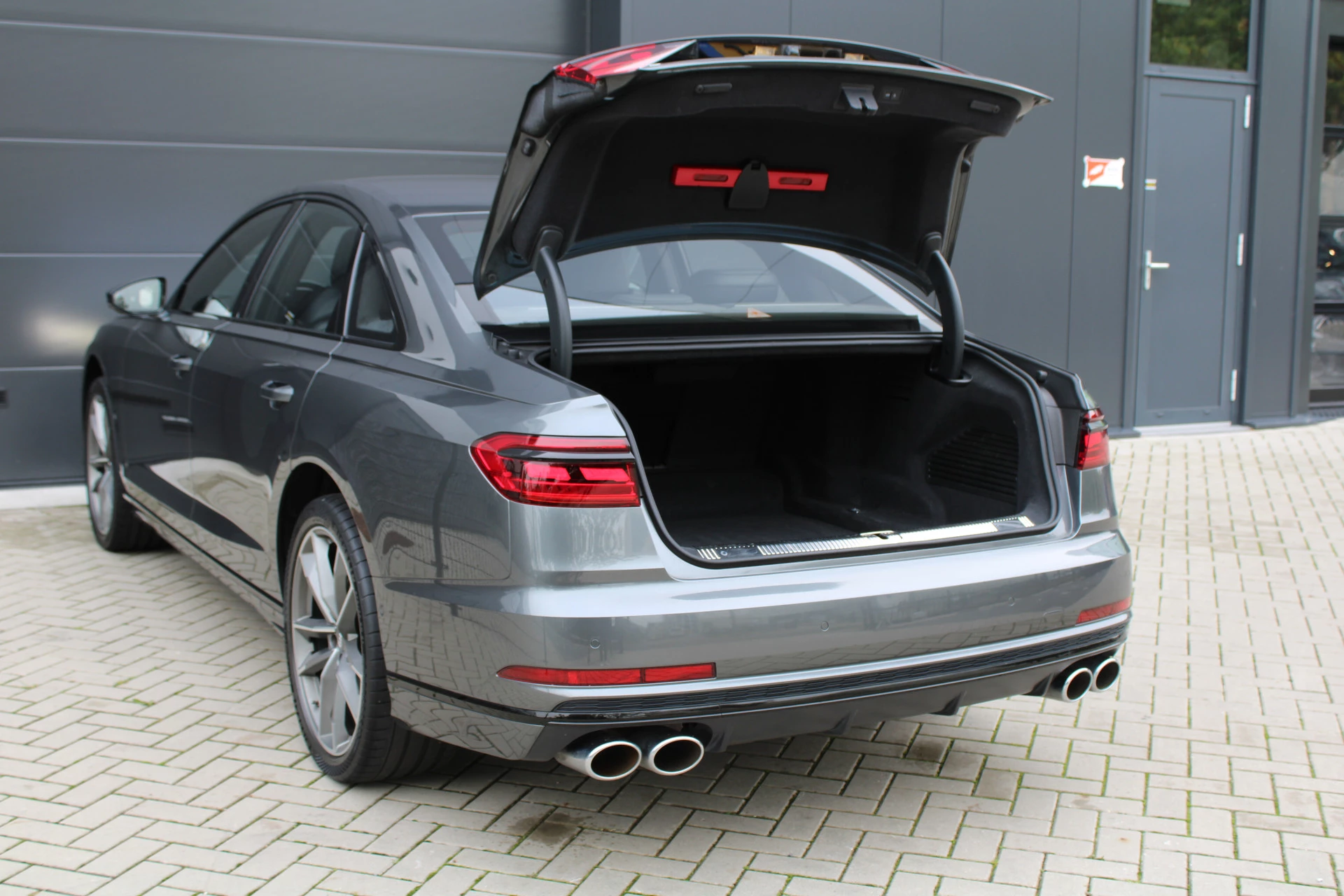 Hoofdafbeelding Audi S8