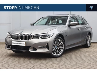 BMW 3 Serie Touring 330e Luxery Line Automaat / Panoramadak / Sportstoelen / Laserlight / M Adaptief onderstel / Comfort Access / Head-Up / Active Cruise Control / Parking Assistant Plus
