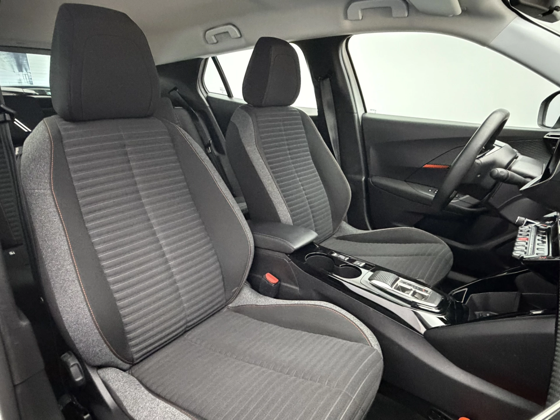 Hoofdafbeelding Peugeot e-2008