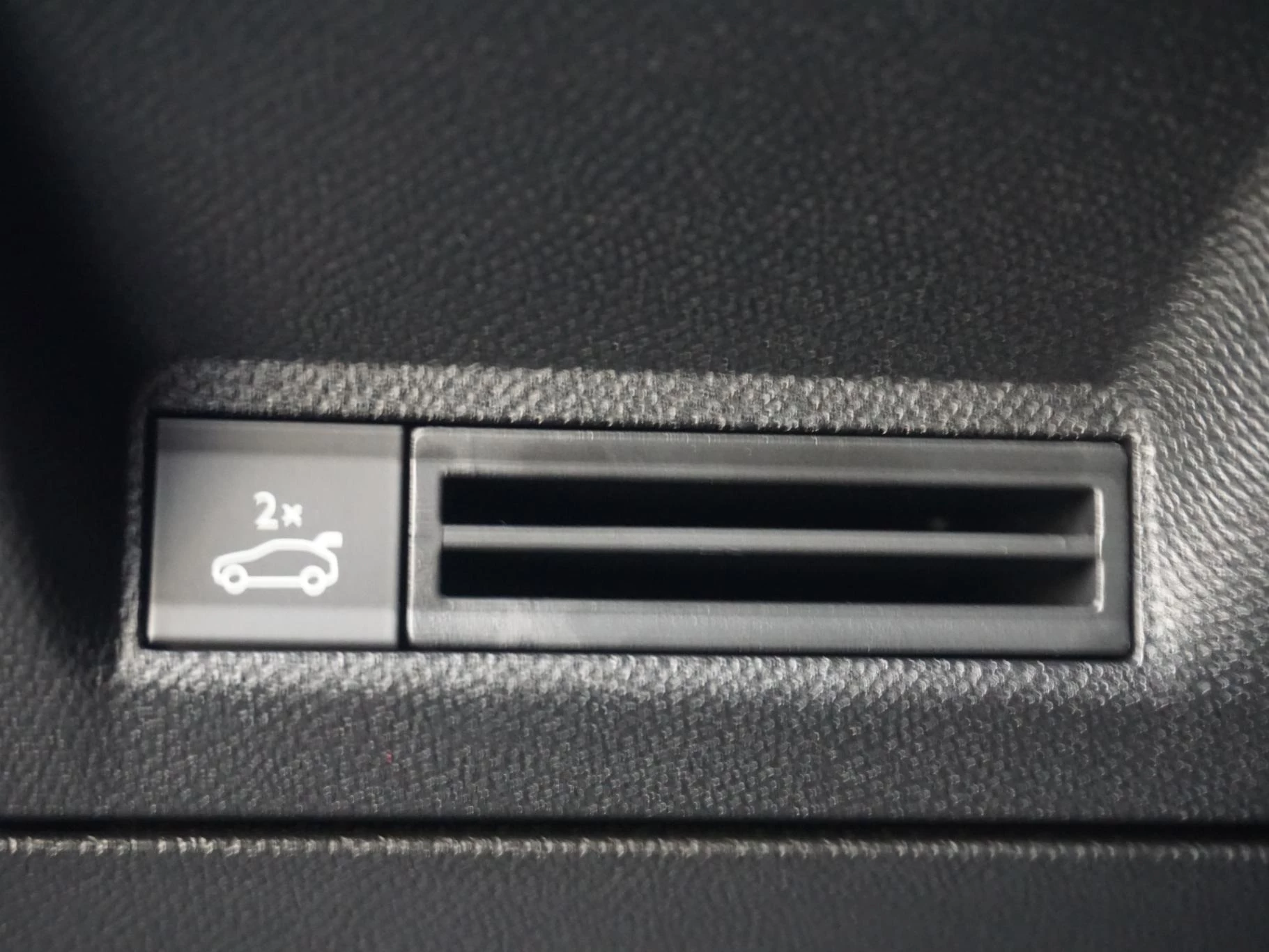 Hoofdafbeelding Peugeot e-3008