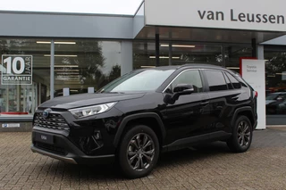 Hoofdafbeelding Toyota RAV4 Toyota RAV4 2.5 Hybrid STYLE LED STUUR/VOORRUIT&STOELVERW. PRIVACY GLASS EL-STOEL KEYLESS APPLE/ANDROID SENSOREN V+A