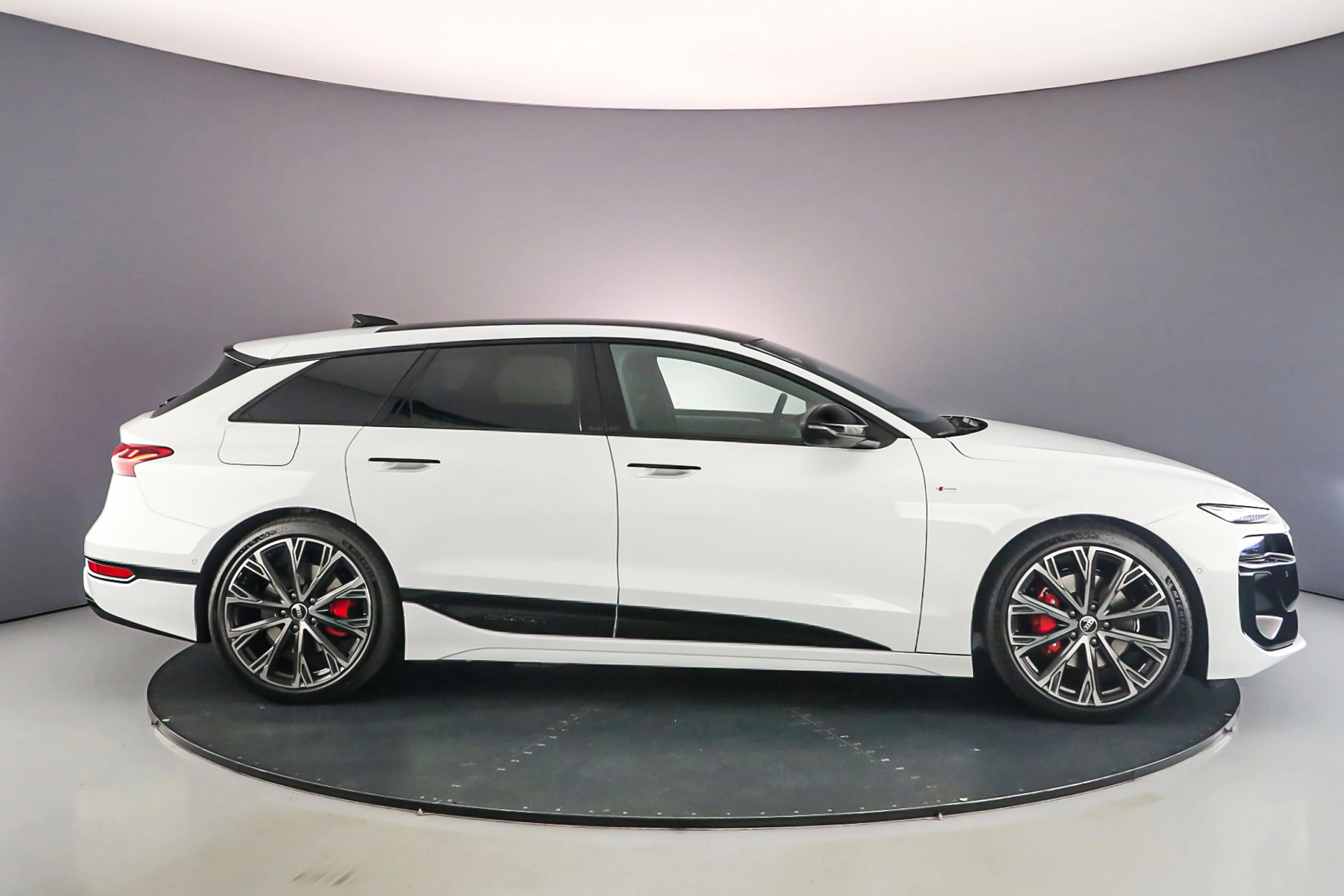 Hoofdafbeelding Audi A6 e-tron