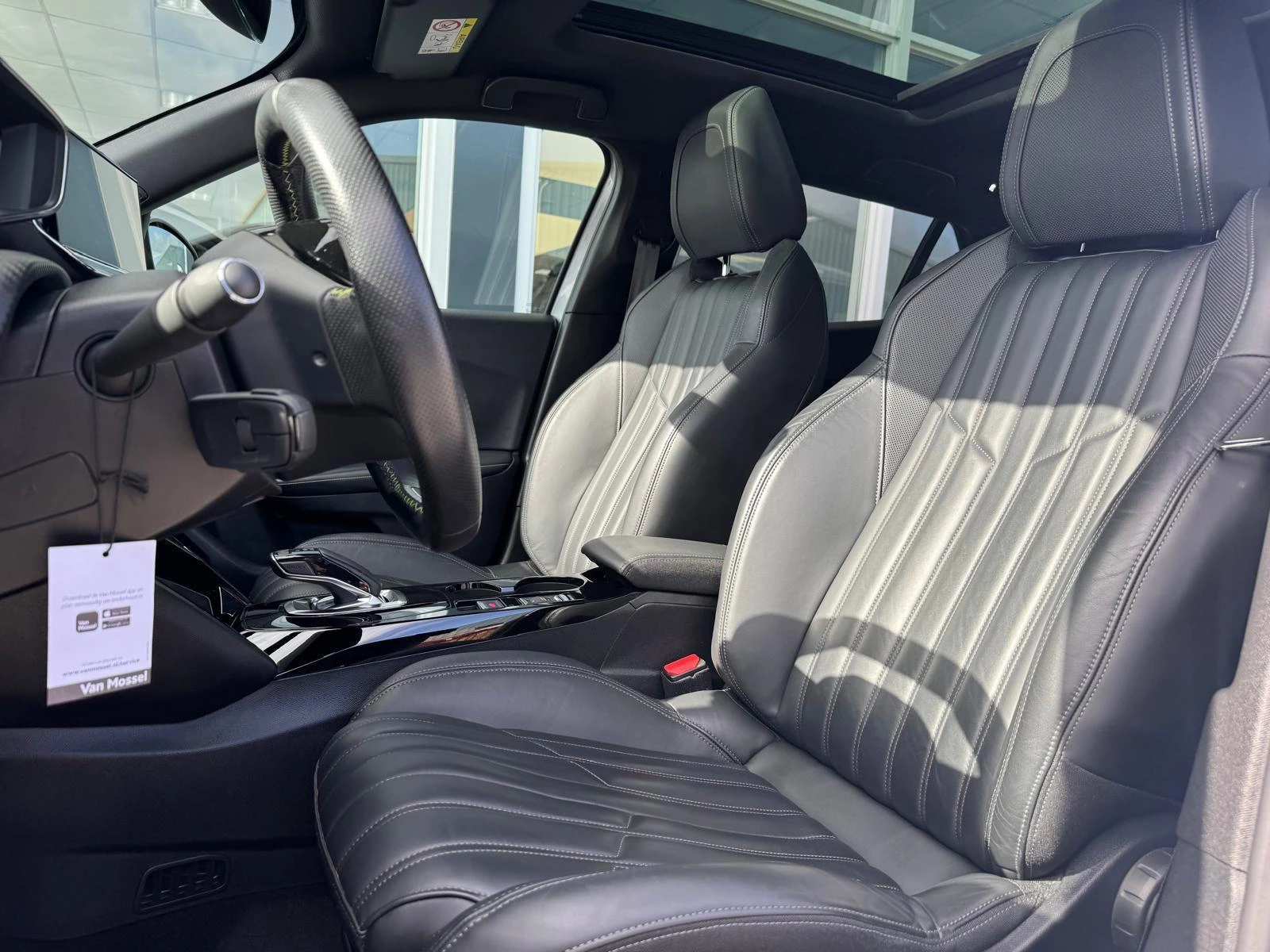 Hoofdafbeelding Peugeot e-2008