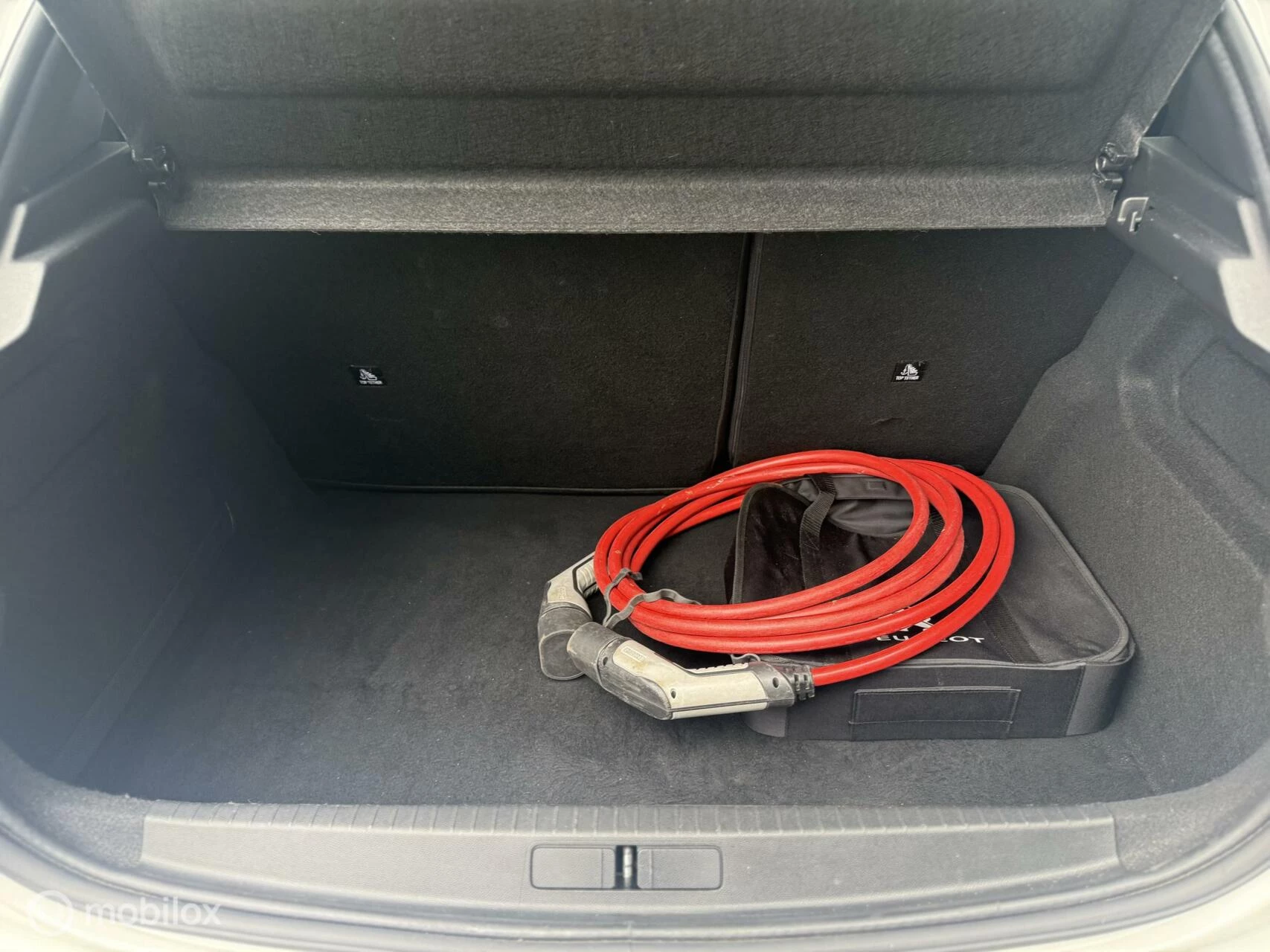 Hoofdafbeelding Peugeot e-208