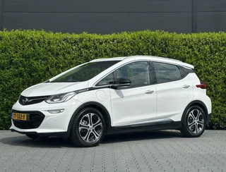 Hoofdafbeelding Opel Ampera-e Opel Ampera-e Business executive 60 kWh, NL AUTO, NAP, BOSE, LEDER, NAVI, CRUISE, KEYLESS, CAMERA, DODEHOEK, ECC-AIRCO, STOEL/STUURVERWARMING, LICHTMETAAL 17"
