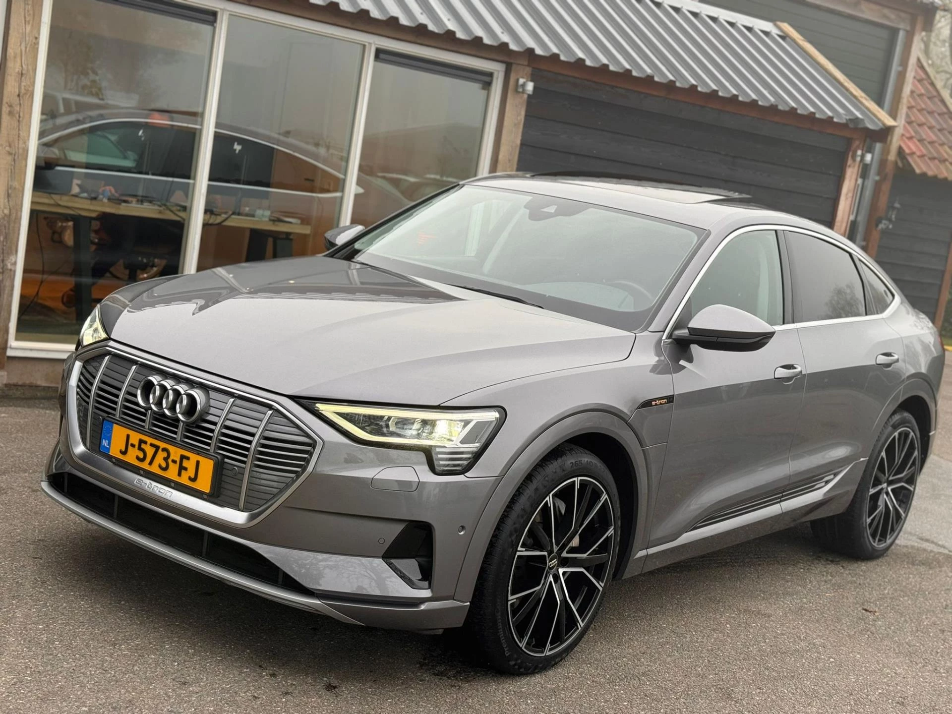 Hoofdafbeelding Audi e-tron