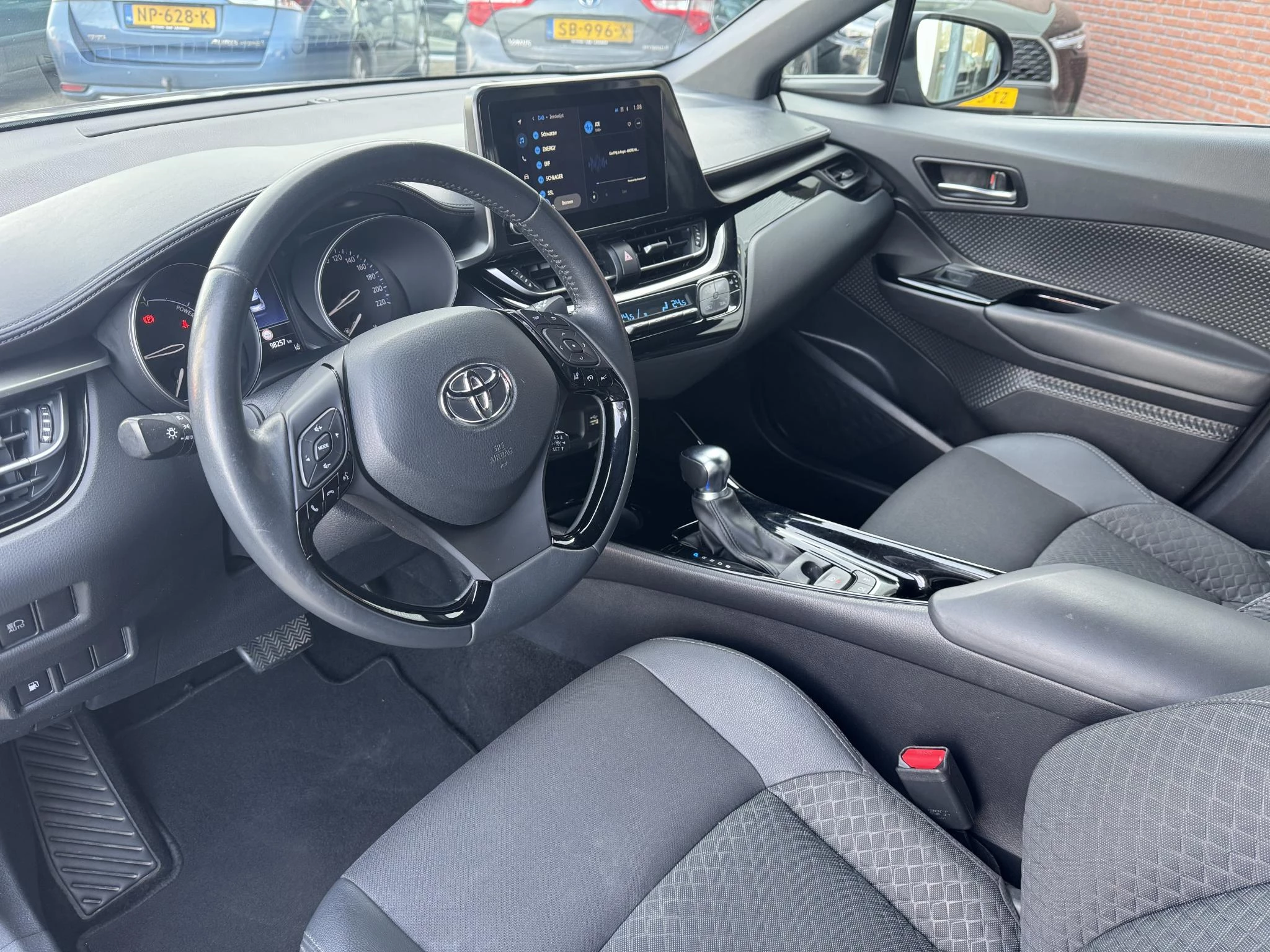Hoofdafbeelding Toyota C-HR