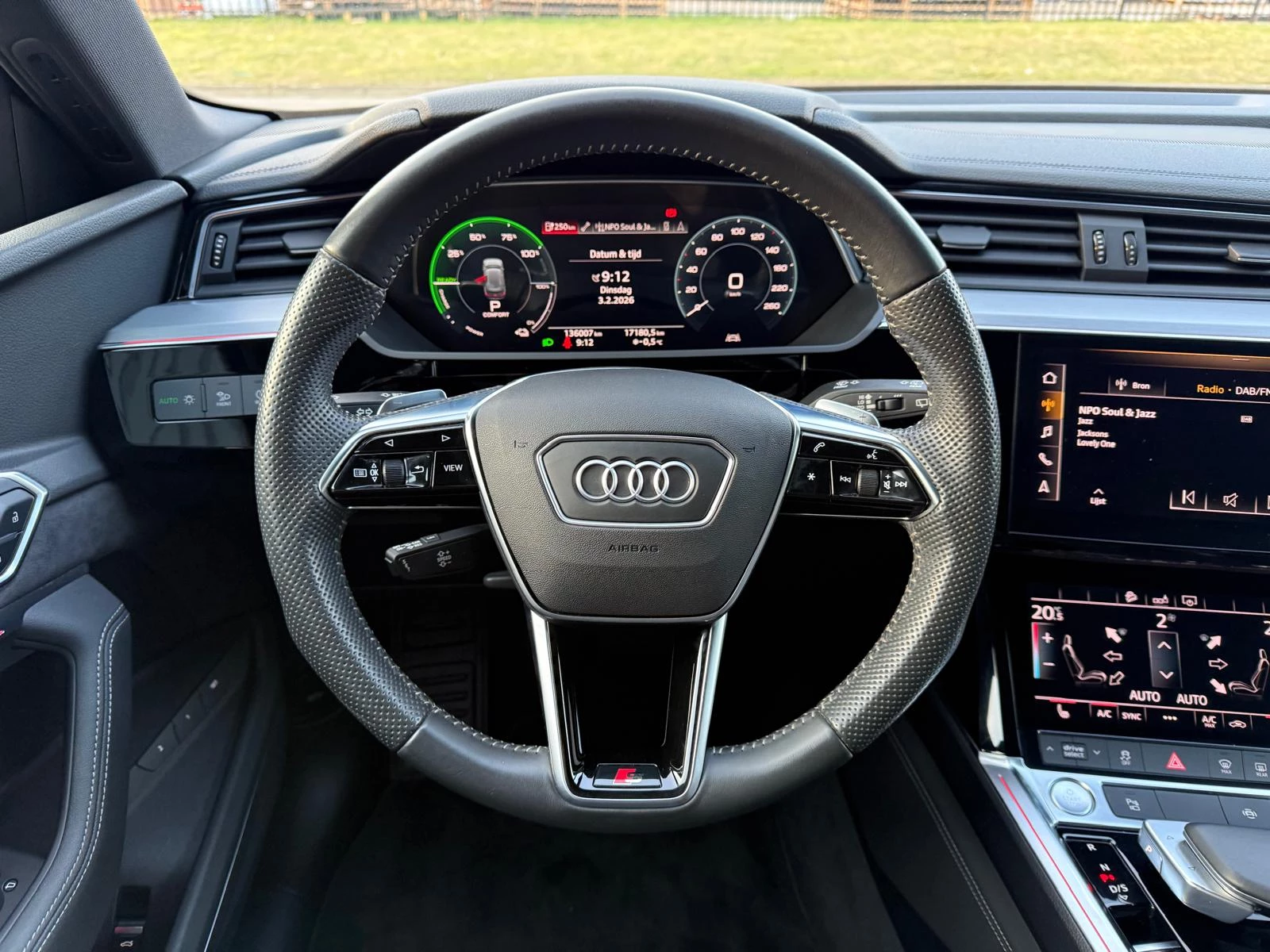 Hoofdafbeelding Audi e-tron