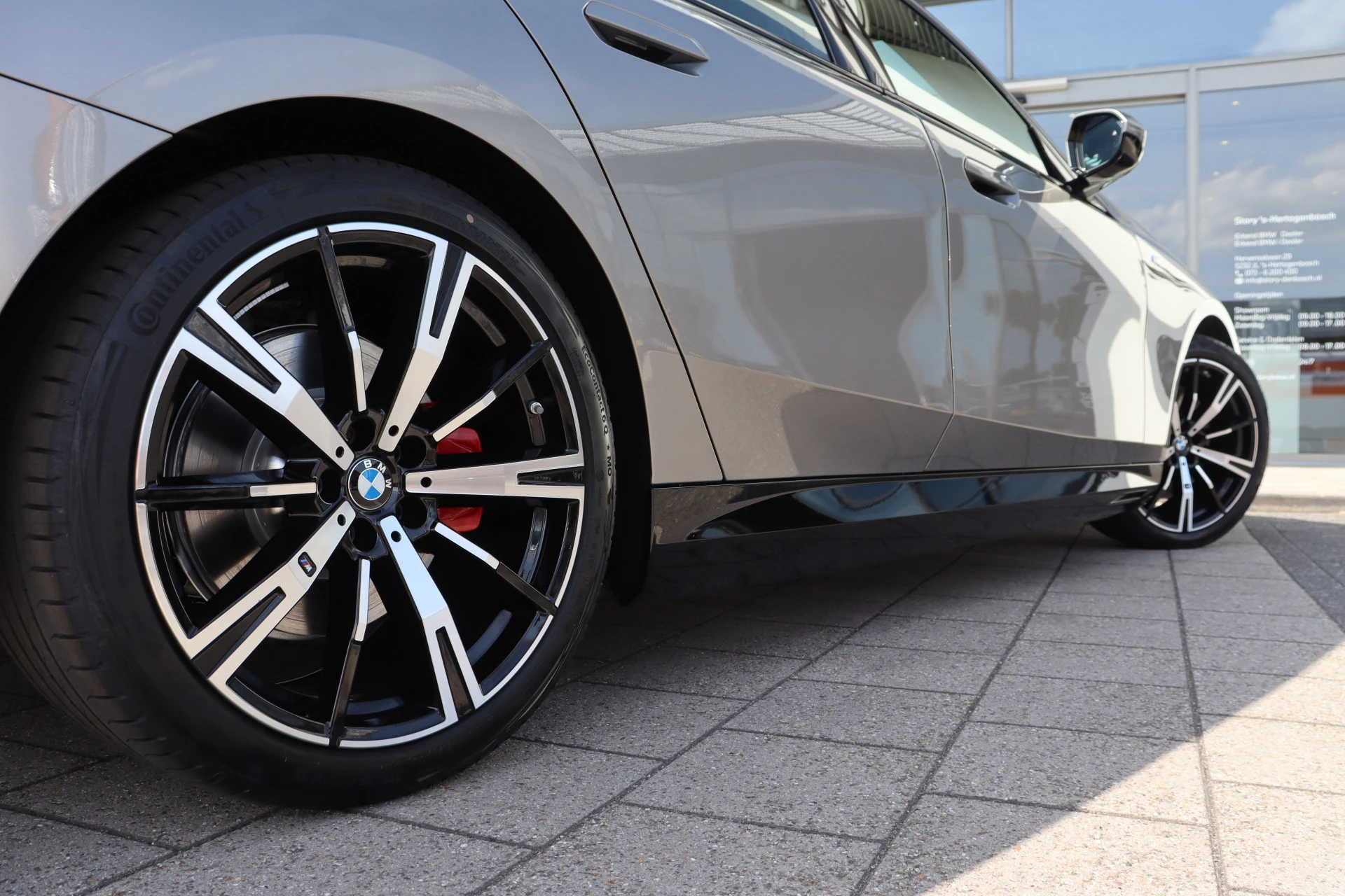 Hoofdafbeelding BMW i5