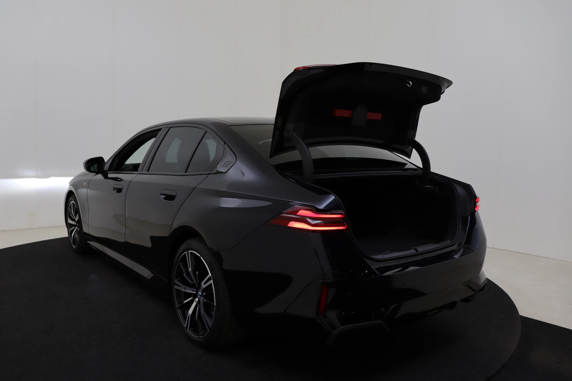 Hoofdafbeelding BMW i5
