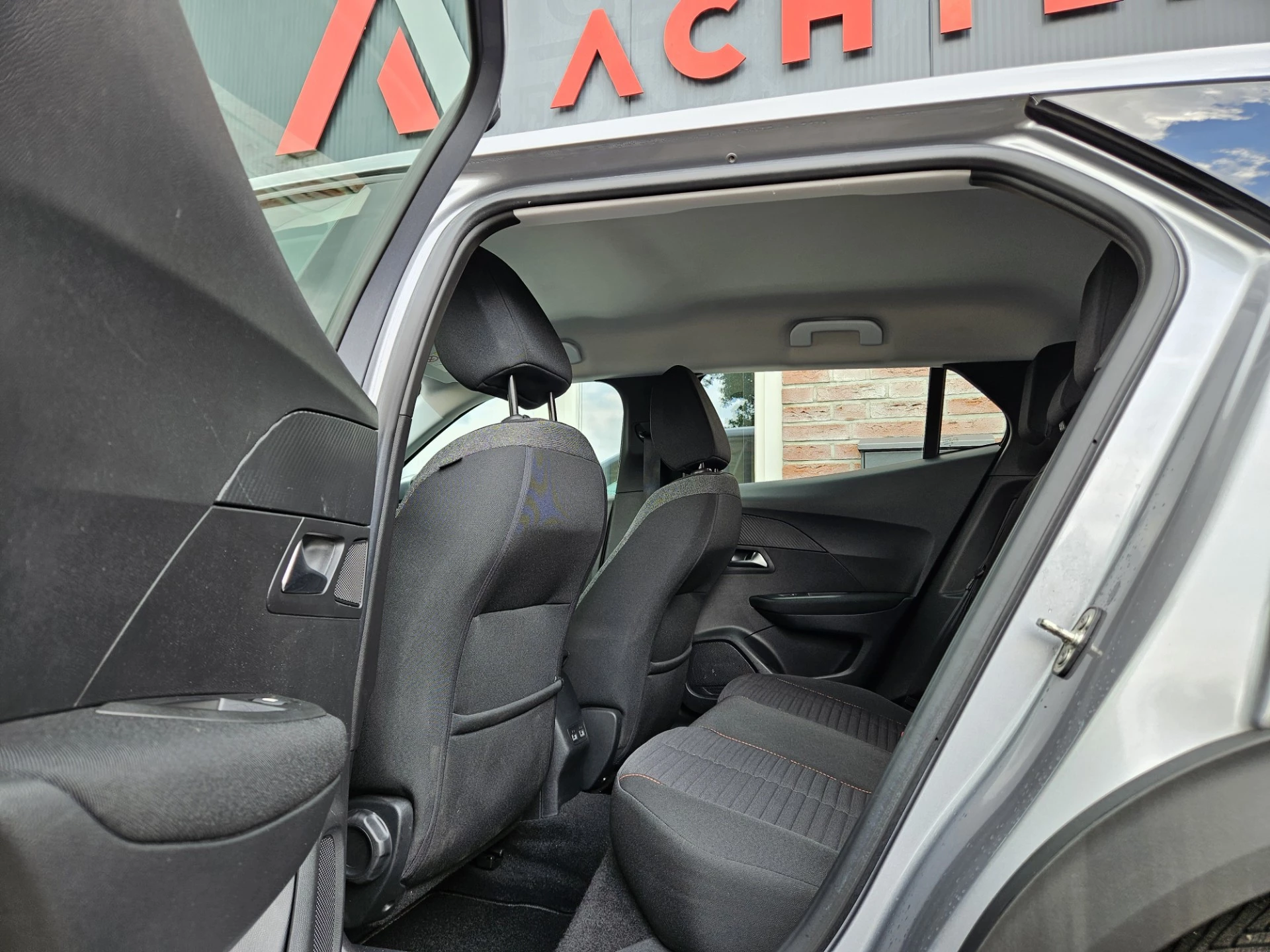 Hoofdafbeelding Peugeot e-2008