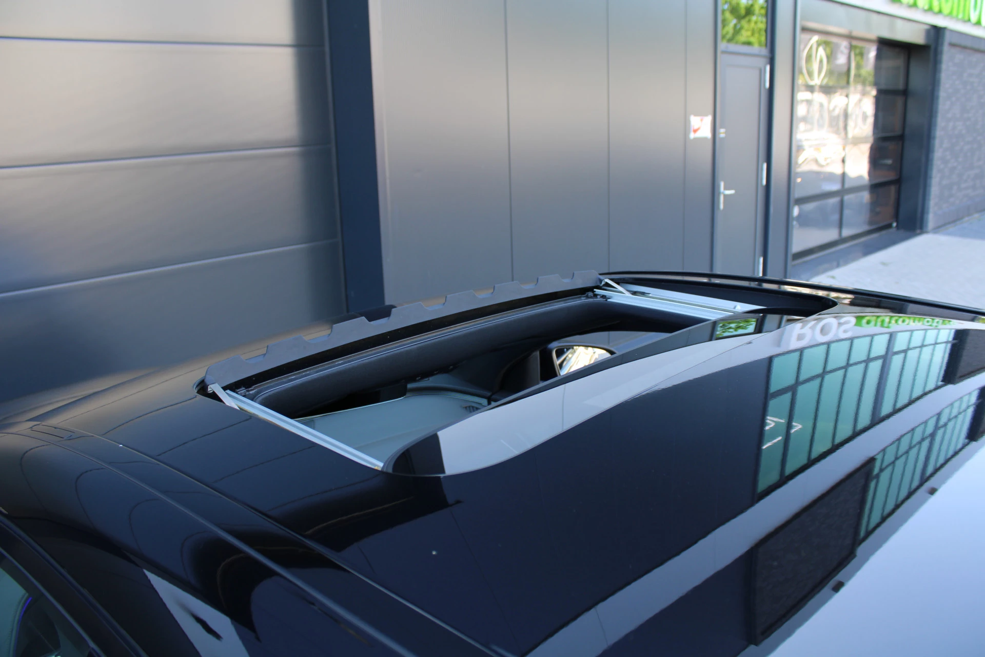 Hoofdafbeelding Mercedes-Benz EQC