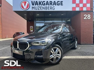 BMW X1 xDrive25e Executive M-Sport 100% SOH!!! // FULL LED // NAVI // SPORTSTOELEN + STOELVERWARMING // PDC // ELEK. KOFFERKLEP