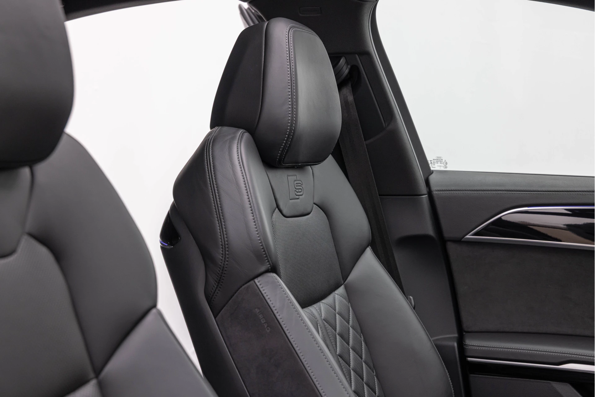 Hoofdafbeelding Audi S8