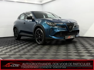 Hoofdafbeelding Alfa Romeo Junior Alfa Romeo Junior 1.2 Turbo Hybrid Ibrida 145PK Apple carplay, Parkeersensoren, Cruise control, Keyless start, Virtual desk, Lichtmetalen velgen, 1 jaar garantie