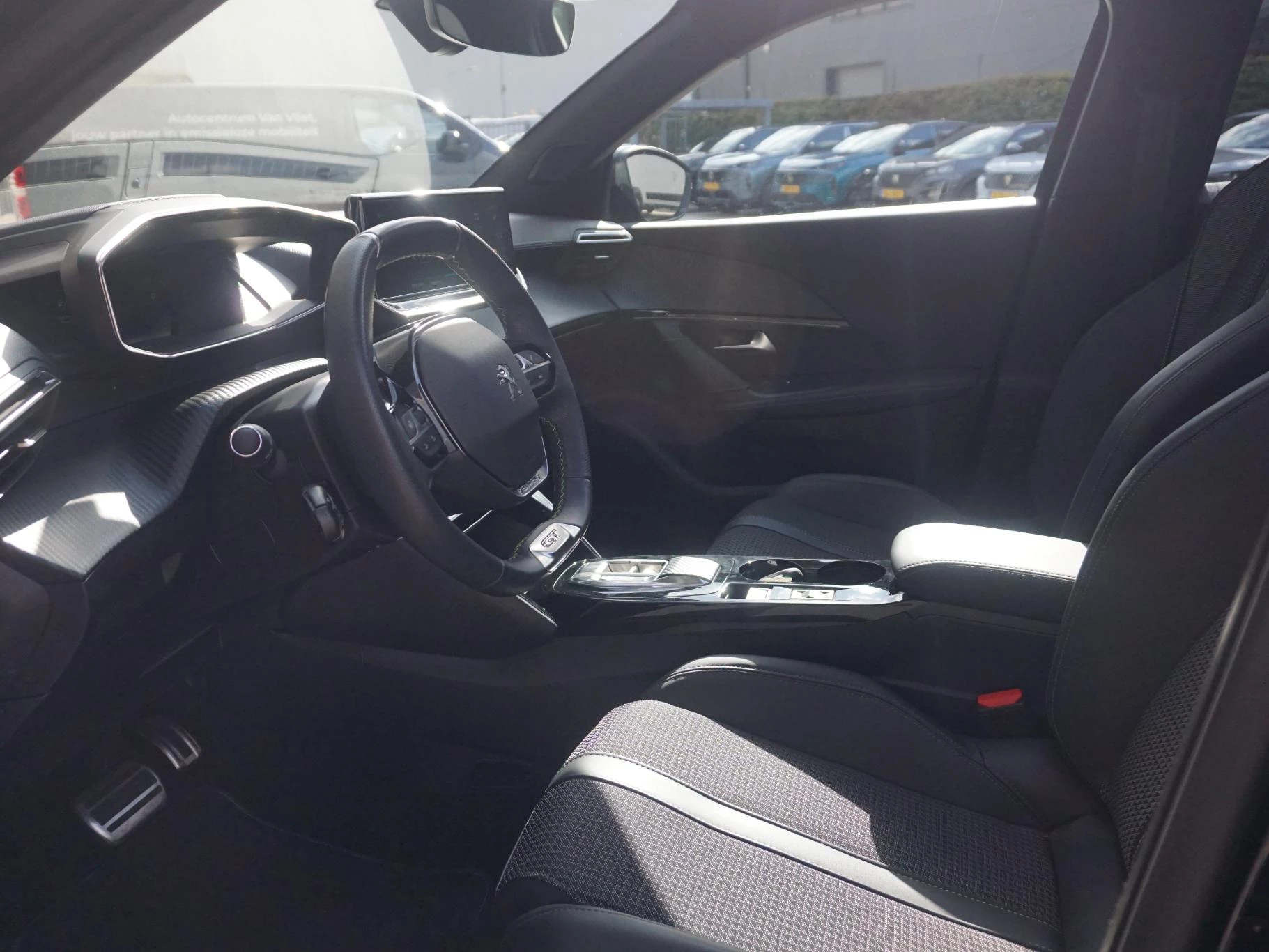 Hoofdafbeelding Peugeot e-2008