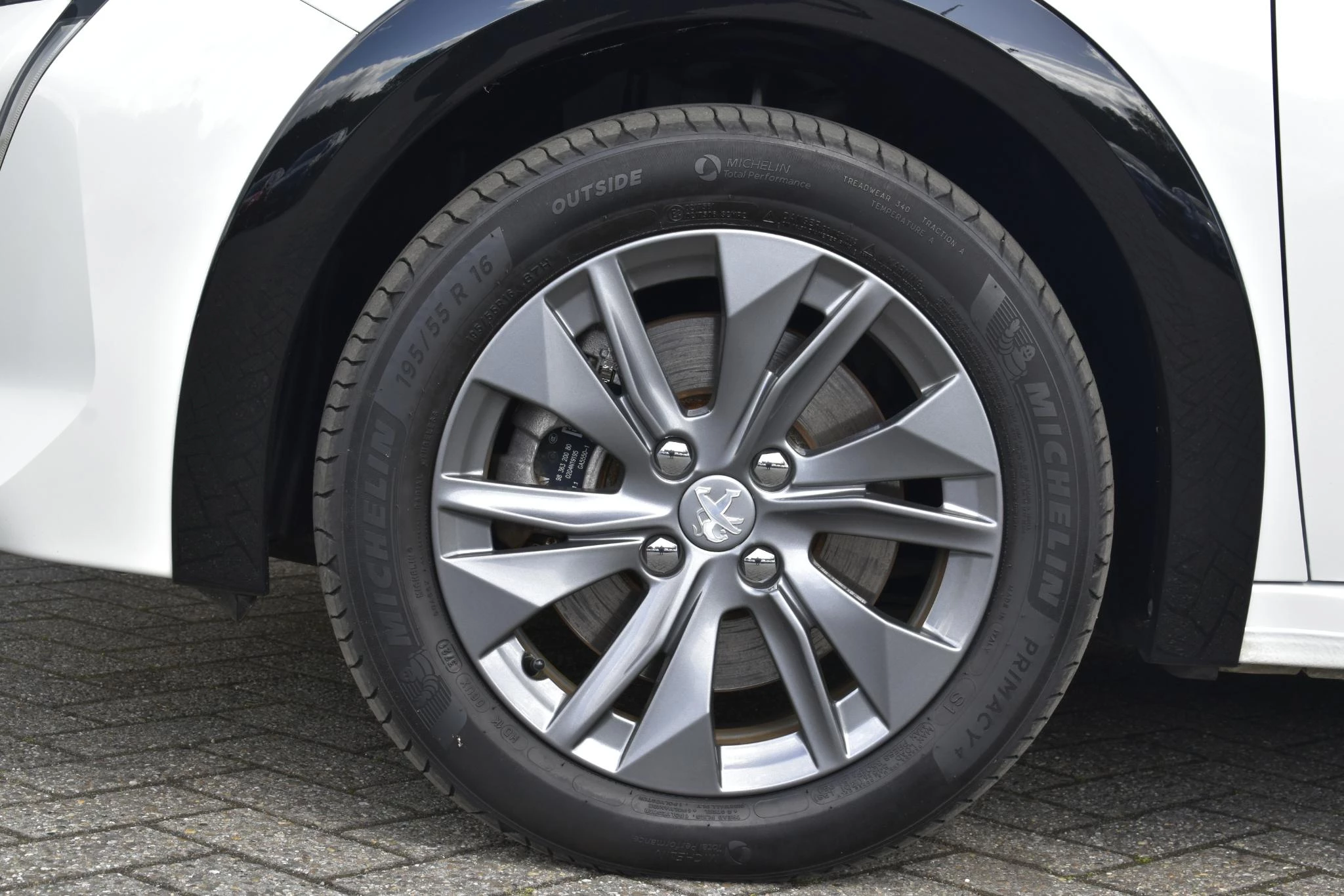 Hoofdafbeelding Peugeot e-208