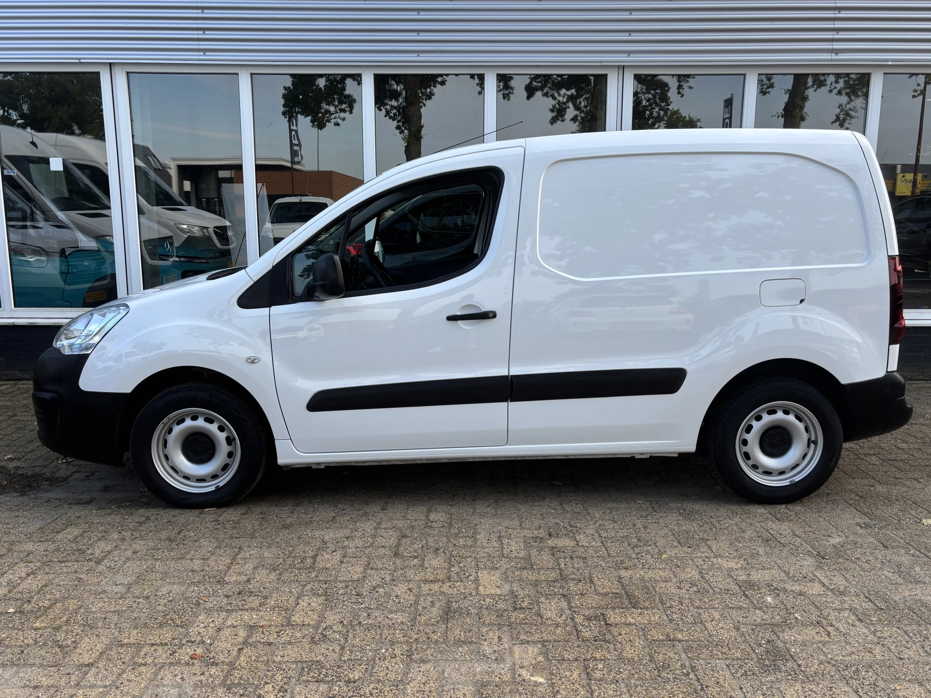 Hoofdafbeelding Peugeot Partner